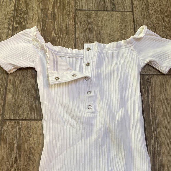 2/$15 Ribbed off the shoulder bodysuit - Picture 4 of 4